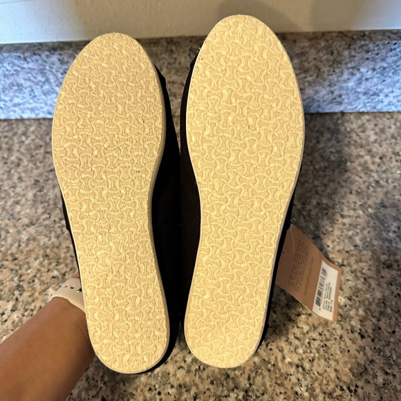 TOMS NWT Venice Beach Collection 7.5 Women’s - Picture 3 of 4